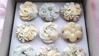 Kadang Pretz juga membuat kreasi kuenya tampil sederhana tanpa warna mencolok tapi hasilnya tak kalah cantik. Foto: instagram @bakerp_