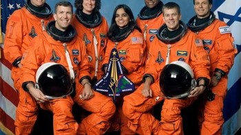 Astronot yang menjadi korban adalah Rick D. Husband, William C. McCool, Michael P. Anderson, Kalpana Chawla, David M, Brown, Lauren Clark dan Lian Ramon, astronot pertama asal Israel. Foto: Getty Images