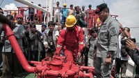 Masih menurut Mardiono, diperkirakan sisa muatan BBM di kapal tanker tersebut saat ini masih ada sekitar 30 sampai dengan 35 ton.
