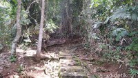 Tempat ini konon digunakan oleh sang puteri untuk bersemedi dan menyepi. Sehingga saat ini tempat tersebut kerap dikunjungi peziarah dari berbagai daerah diantaranya dari Bandung, Jember, Kediri dan Kudus. Di sana mereka menyepi dan berdoa memohon untuk diberi keberkahan hidup (Dadang/detikTravel)