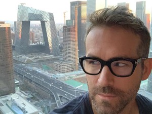 Candaan Ryan Reynolds: Gedung di China Ini Mirip Celana Dalam