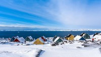Ittoqqortoormiit merupakan desa terpencil di dunia yang berada di bagian timur Greenland, dekat Kutub Utara (iStock)