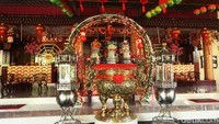 Pernak-pernik Imlek menghiasi Vihara Kwan In Thang, Pondok Cabe Udik, Tangerang Selatan, Jumat (1/2/2019).