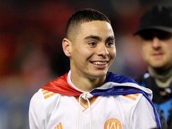 Dengan harga 24,7 juta euro Miquel Almiron bertengger di urutan enam transfer termahal. Newcastle United memboyongnya dari Atlanta. (Elsa/Getty Images)
