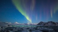 Saat malam, dari hotelnya bisa melihat aurora (iStock)