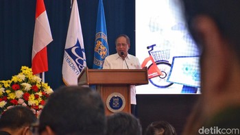 Menristekdikti Mohamad Nasir mengaku senang dengan banyak inovasi yang dilahirkan oleh anak muda Indonesia. Dia juga meminta di era digital saat ini perguruan tinggi harus bisa mengikuti perkembangan zaman. Foto: Satria Nandha/detikcom