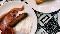Berkunjung ke Swansea, ada kafe Kardomah yang masuk ke dalam salah satu kafe terbaik di dunia. Kafe ini dibuka pada tahun 1957, dengan menu sarapan klasik yang terkenal. Foto: Instagram