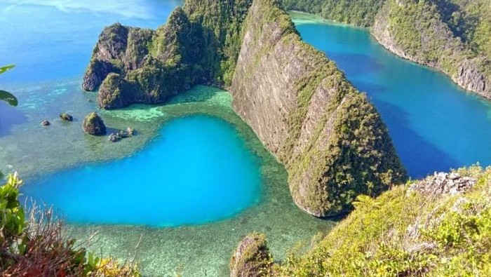 teluk cinta raja ampat