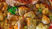 Kira-kira kalau makan bakso ini bikin perut mules nggak ya? Foto: Instagram@jimshoneybandung
