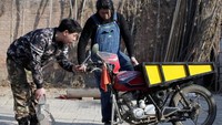 Salah satu hasil ciptaan Geng yaitu sebuah motor modifikasi untuk membantu saudaranya mengangkut sayur untuk dijual.