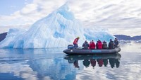 Beberapa operator tur yang menjual paket ke sana seperti Ocean Wide Expeditions, Quark Expeditions dan Arctic Exposure. Rata-rata harganya mulai dari USD 5.000 atau sekitar Rp 69 juta (1 USD = Rp 13.968). Paket wisata yang dijual pun durasinya bisa sampai 10 hari (iStock)