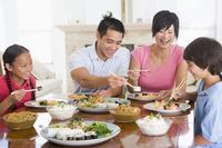 5 Aturan Penting Saat Makan Menurut Budaya China