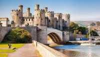 Wales memukau wisatawan dengan perpaduan keindahan pesisir, pegunungan dan kastil-kastil kuno yang terjaga (iStock)