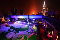 Liburan di Malaysia, Coba Makan Malam Istimewa di Rooftop Bar Ini