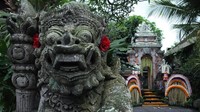 Sulit untuk mengetahui persis berapa banyak nomaden digital yang bekerja dari Ubud. Statistik dari imigrasi tidak membantu karena sebagian besar pengembara digital di sini sedang menjalankan visa bisnis 60 hari (BBC Capital)