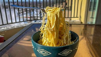 Mie juga membeku tak dapat melawan hawa dingin. Foto: boredpanda