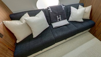 Sebagai manusia terkaya di dunia, mudah saja bagi Elon Musk untuk membeli pesawat ini. Foto: Gulfstream