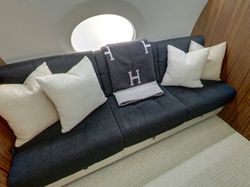 Mengintip Daleman Pesawat Elon Musk Untuk Manjakan Pacarnya