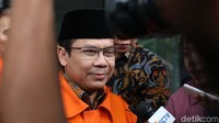 KPK memperpanjang masa penahanan Taufik Kurniawan sebagai tersangka suap perolehan anggaran Dana Alokasi Khusus (DAK) fisik pada APBN-P tahun anggaran 2016 untuk alokasi APBD-P Kabupaten Kebumen tahun anggaran 2016.