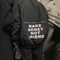 Hasilkan uang bukan teman adalah pesan yang tidak salah tapi juga tidak disarankan. Foto: Instagram @nowhybecausechina