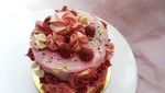 Baker Ini Buat Cake Berhias Floral Butter Cream yang Cantik