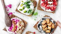 Meskipun terkesan hanya ditabur, tapi roti ini tetap saja tampil cantik. Teknik foto yang apik juga menjadikan roti buatan Agatha makin cantik. Foto: instagram @_delighted