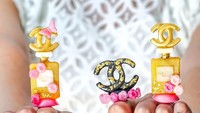 Selain dalam bentuk 3D, ia juga membuat cincin cookies. Tentunya tetap membuat produk daro brand mewah.  Foto: Instagram inspiredtotaste