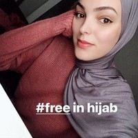 Kisah yang dibagikan melalui foto Free in Hijab juga menarik. Ada hijabers asal Inggris yang mengaku baru memeluk Islam beberapa tahun tapi senang memakai hijab dan tidak merasa terganggu. Foto: Instagram/WorldHijabDay