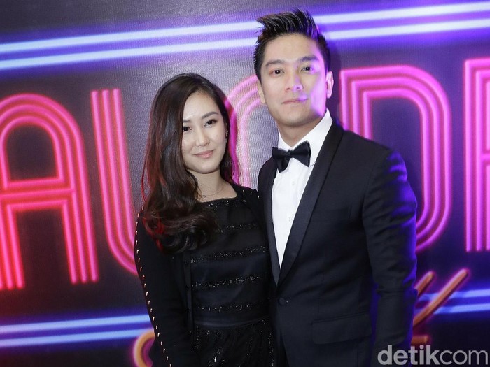 Boy William dan kekasihnya saat ditemui di Plaza Senayan.