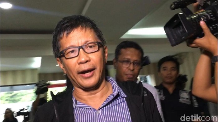 Rocky Gerung memenuhi panggilan Polda Metro Jaya.