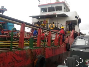 Bakamla Amankan 2 Kapal yang Transfer BBM Ilegal di Teluk Jakarta