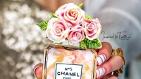 Pemilik akun inspiredtotaste ini pasti punya jiwa seni yang tinggi. Ia sering membuat cookies dengan desain dan bentuk barang-barang branded. Foto: Instagram inspiredtotaste