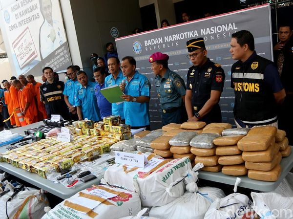 BNN Pamerkan 1,4 Ton Ganja Jaringan Aceh