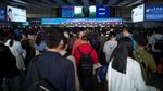 Potret Penuh Sesak Stasiun Kereta di China Jelang Imlek