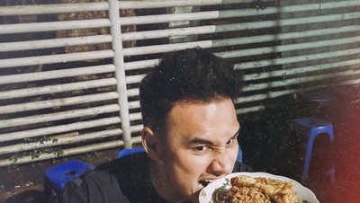Gaya Kocak Marco Ivanos, Sepupu Raisa Saat Minum Kopi Hingga Es Krim