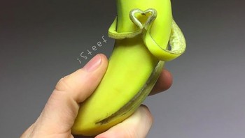 Gara-gara kulit pisang, dia telah menulis dua buah buku dan terus mendorong keahliannya. (Foto: instagram/Stephan Brusche)