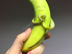 Seniman Sulap Kulit Pisang Jadi Karya Seni Keren