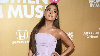 Di urutan ke 6, ada Ariana Grande. Rata-rata, ia melakukan 383 posting tiap bulan, dengan rincian 42 kali di Instagram dan 342 kali di Twitter. Foto: Istimewa