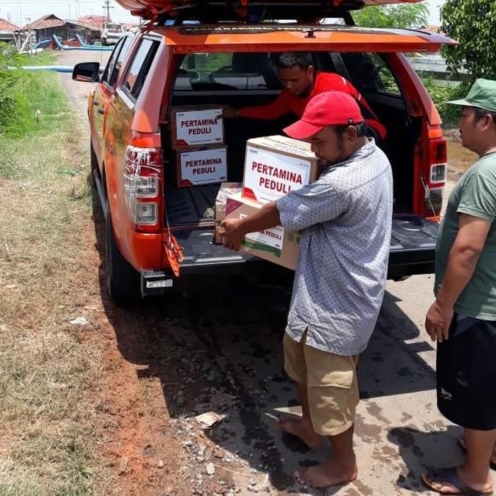 Pertamina Salurkan Bantuan Ke Korban Banjir Kudus dan Pekalongan