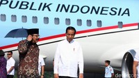 Kedatangan Presiden Jokowi disambut oleh Gubernur Jatim Soekarwo.