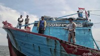 Kasubbag Humas Bakamla RI itu pun mengatakan kapal ikan tersebut rencananya mengisi BBM sebanyak 60 ton agar dapat berlayar kembali menangkap ikan selama kurang lebih 6 bulan ke depan. Namun rencana itu gagal karena tertangkap oleh petugas Bakamla.