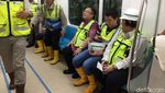 Gaya Menteri Jokowi Ramai-ramai Jajal MRT Jakarta