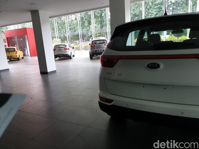 Berita Populer: Pemotor Gerah Bugil, Nissan Keok dari Wuling