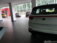Berita Populer: Pemotor Gerah Bugil, Nissan Keok dari Wuling