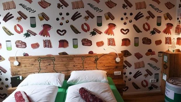 Unik! Hotel Ini Bertema Sosis Lengkap dengan Potongan Daging Sosis di Dalamnya