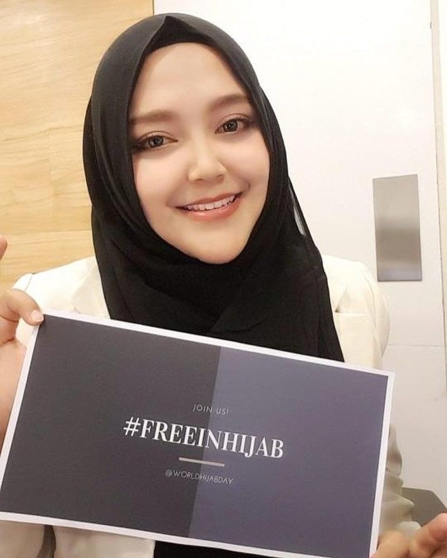 Free in Hijab berarti memakai hijab tidak membatasi muslimah dalam meraih mimpi-mimpinya. Untuk itu, organisasi World Hijab day mengajak muslimah dari berbagai negara untuk mengunggah foto dan menceritakan kisah hijabnya. Foto: Instagram/WorldHijabDay