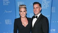 Mirip dengan Drew Barrymore, penyanyi Pink juga mendedikasikan sebuah pohon di Leuser untuk anak perempuannya Pink dan suami Carey Hart (Photo by Rob Kim/Getty Images)