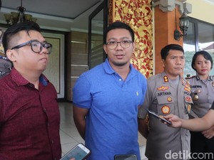 Pemotor Ugal-ugalan Pukul Spion di Bali Minta Maaf