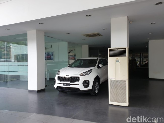 Berita Populer: Pemotor Gerah Bugil, Nissan Keok dari Wuling