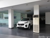 Berita Populer: Pemotor Gerah Bugil, Nissan Keok dari Wuling